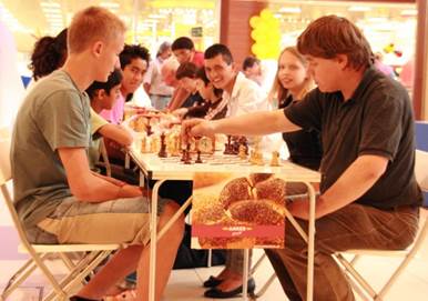 Beschreibung: Beschreibung: Beschreibung: Beschreibung: Beschreibung: 20080829-30_Ferdinand-er�ffnet-im-StadionCenter_007_Spielszene